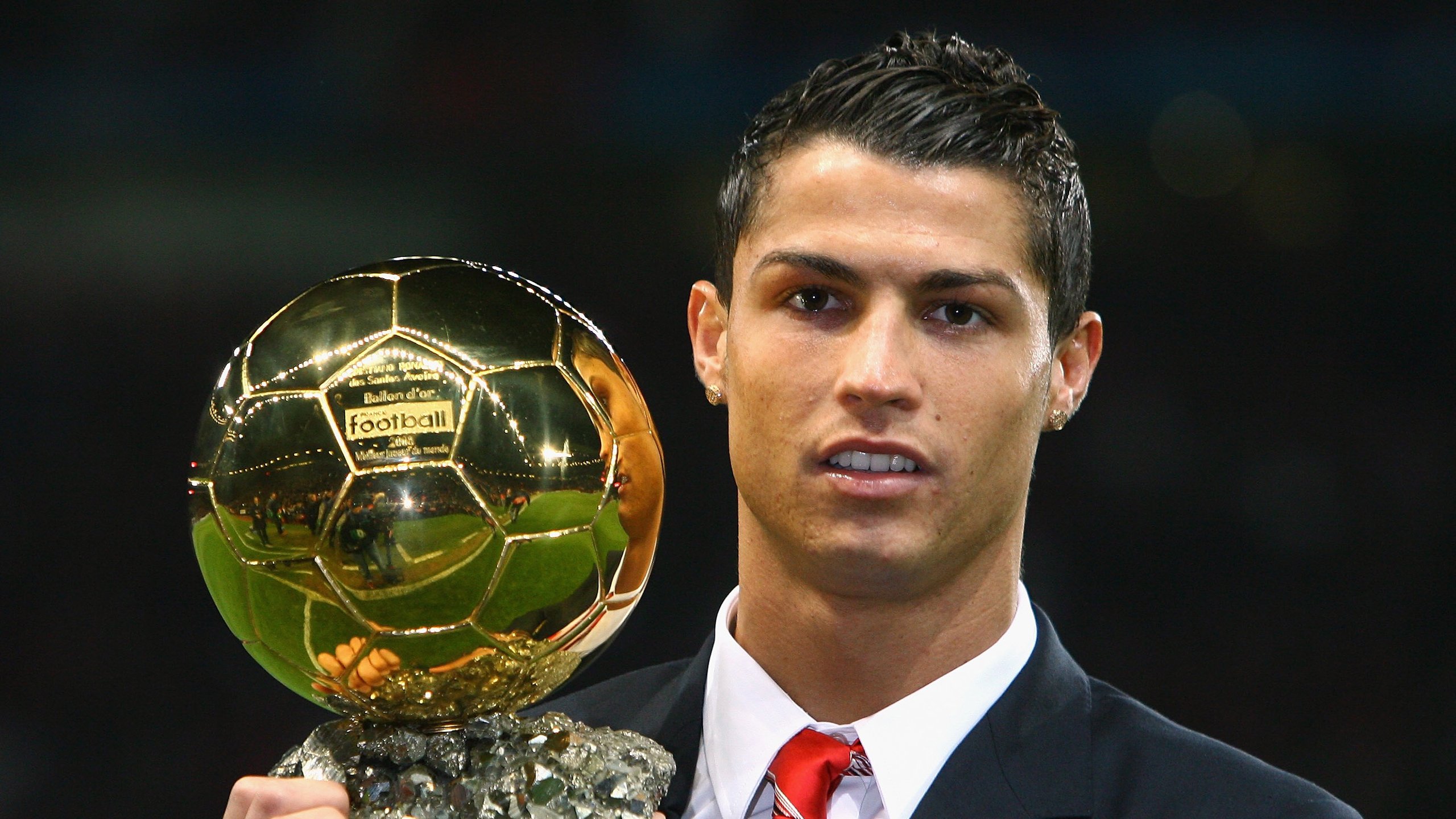 恩多比·恩乔展现冷静与精准，成南非队进攻中的关键球员，多恩比纳